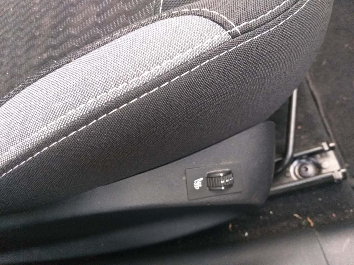 Peugeot 208 original Sitz vorn rechts Beifahrerstz beheizt Stoff 5-T&uuml;rer Bj.2015